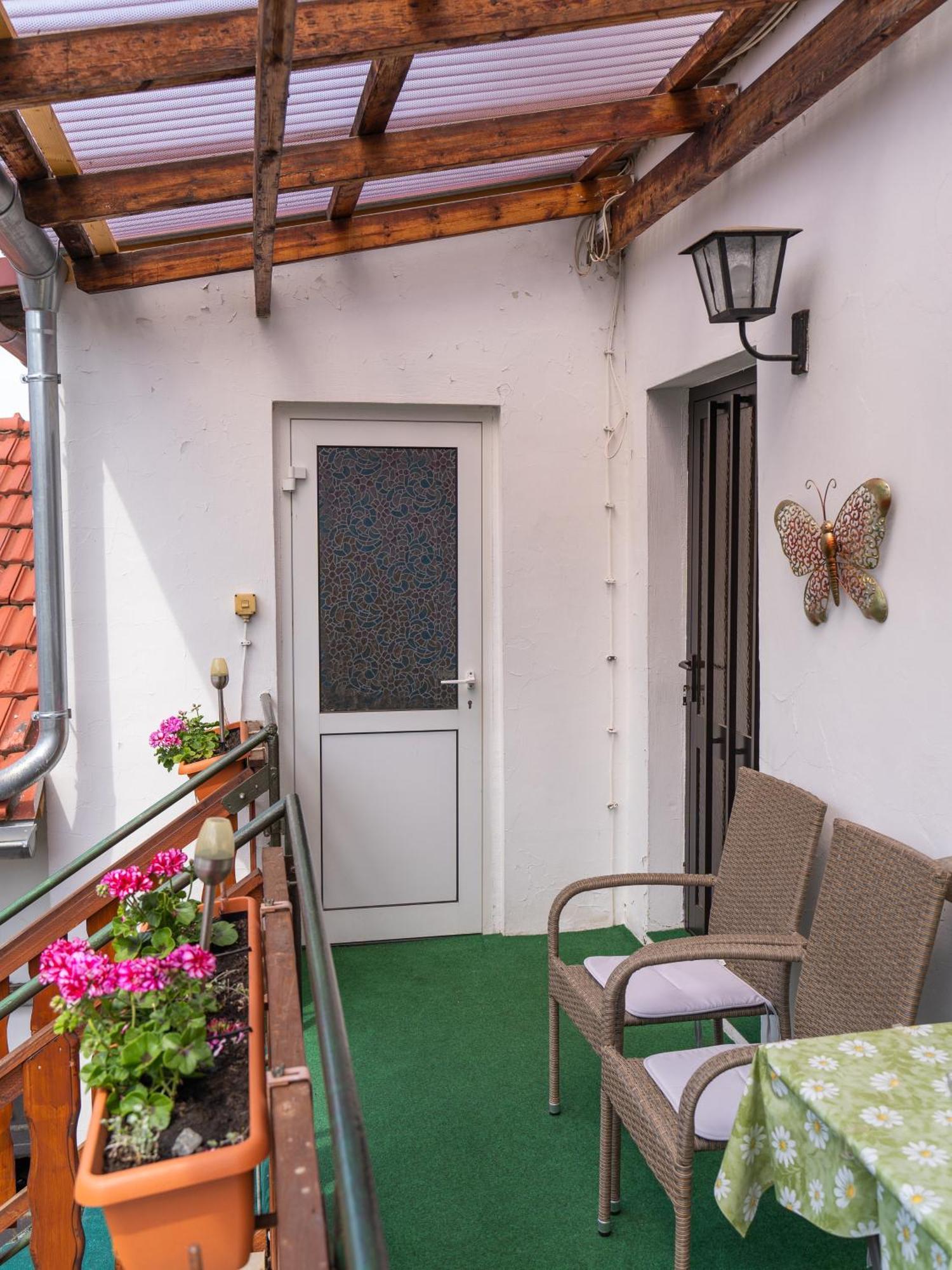 Ferienwohnungen Christine Knoll Bad Frankenhausen Ruang foto